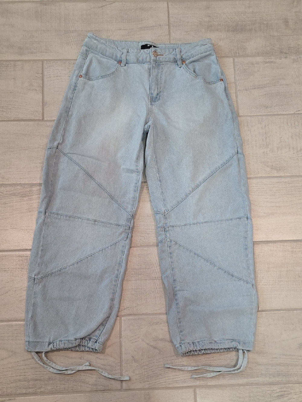 Madden NYC Barrel Pants Light Wash Jean Tie Women's Size 8 Stretch